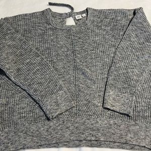 Gray and white Gap sweater